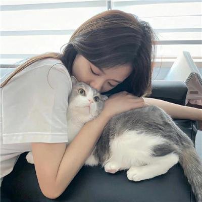 怪异少女神隐海报